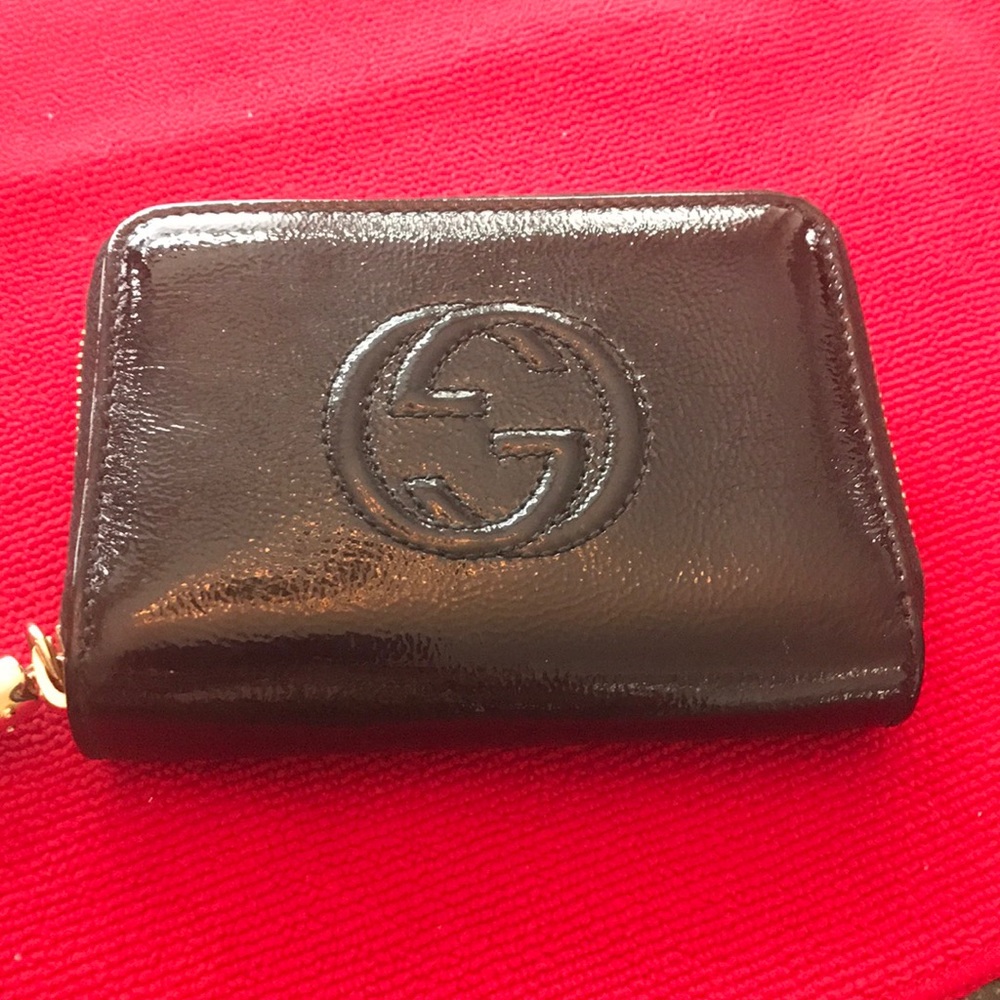 Like new Gucci soho patent black zip around wallet